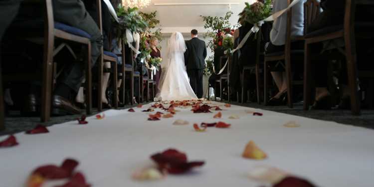 ¿Cómo recibe el novio a la novia en el altar?