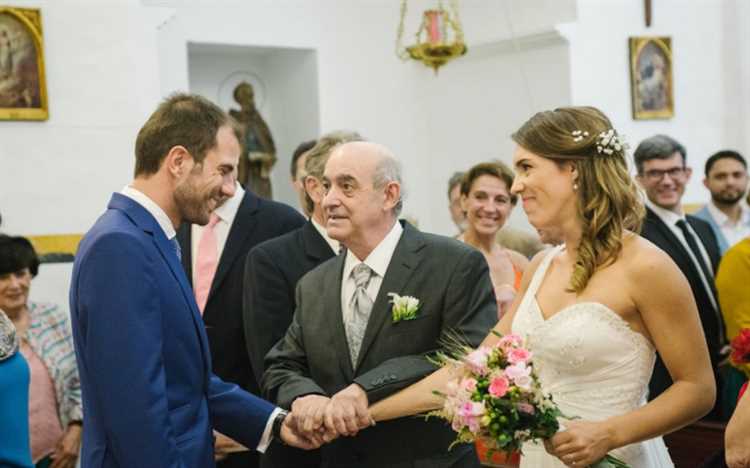 ¿Cómo se entrega al novio en el altar?