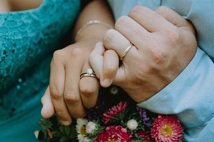 ¿Cómo se llama el anillo de novios?