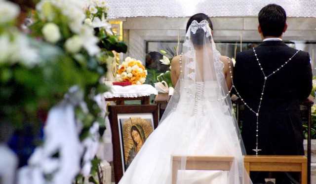 El lazo como parte del ritual de la ceremonia de la boda