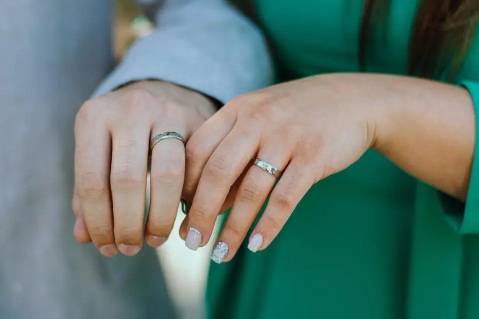 ¿Que se dice cuando se entrega el anillo de matrimonio?