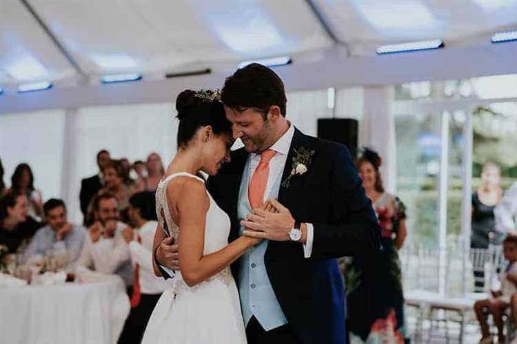 ¿Quién abre el vals en una boda?