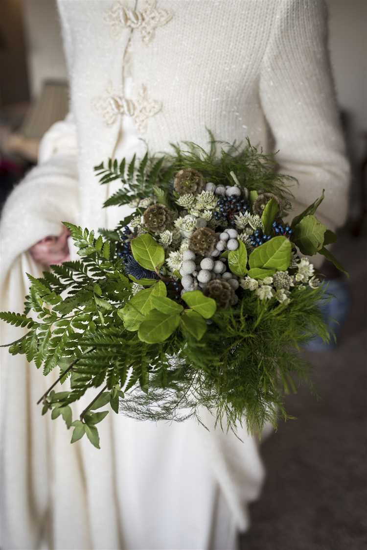 ¿Quién compra el ramo de flores de la novia?