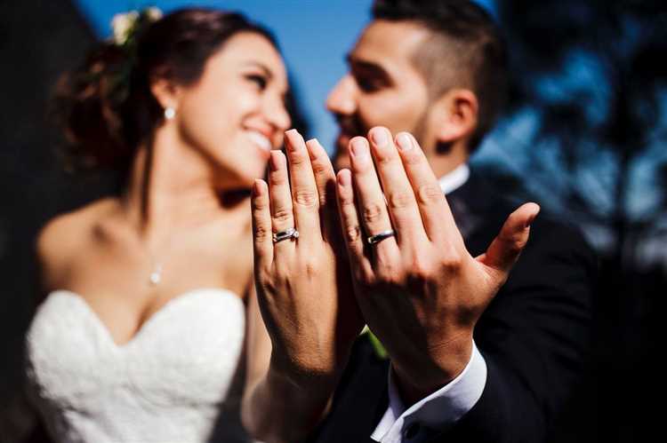 ¿Quién compra los anillos de boda el novio o la novia?