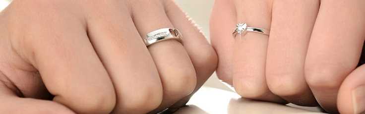 Razones por las cuales las mujeres pueden comprar un anillo de promesa: