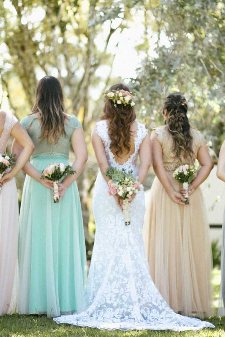 Factores que determinan quién paga los vestidos de las damas de honor