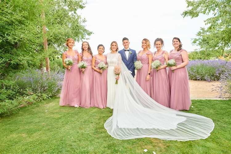 ¿Quién elige el color de vestido de las damas de honor?