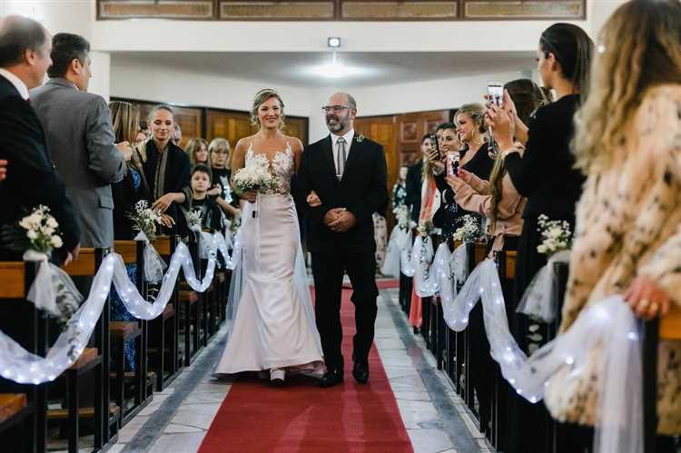 ¿Quién entra primero en una boda?