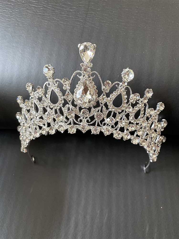 ¿Qué es mejor tiara o corona?